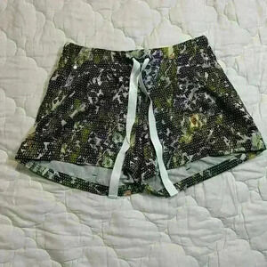 Lululemon unique floral  shorts size 8